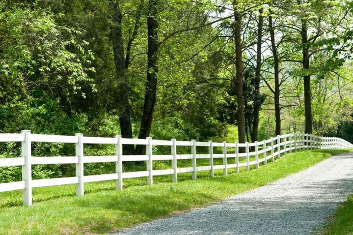 Pose de clôtures de tous modèles et de toutes dimensions.